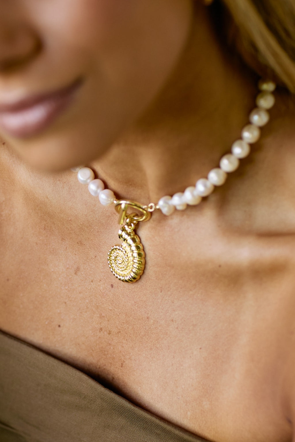 Collar coral