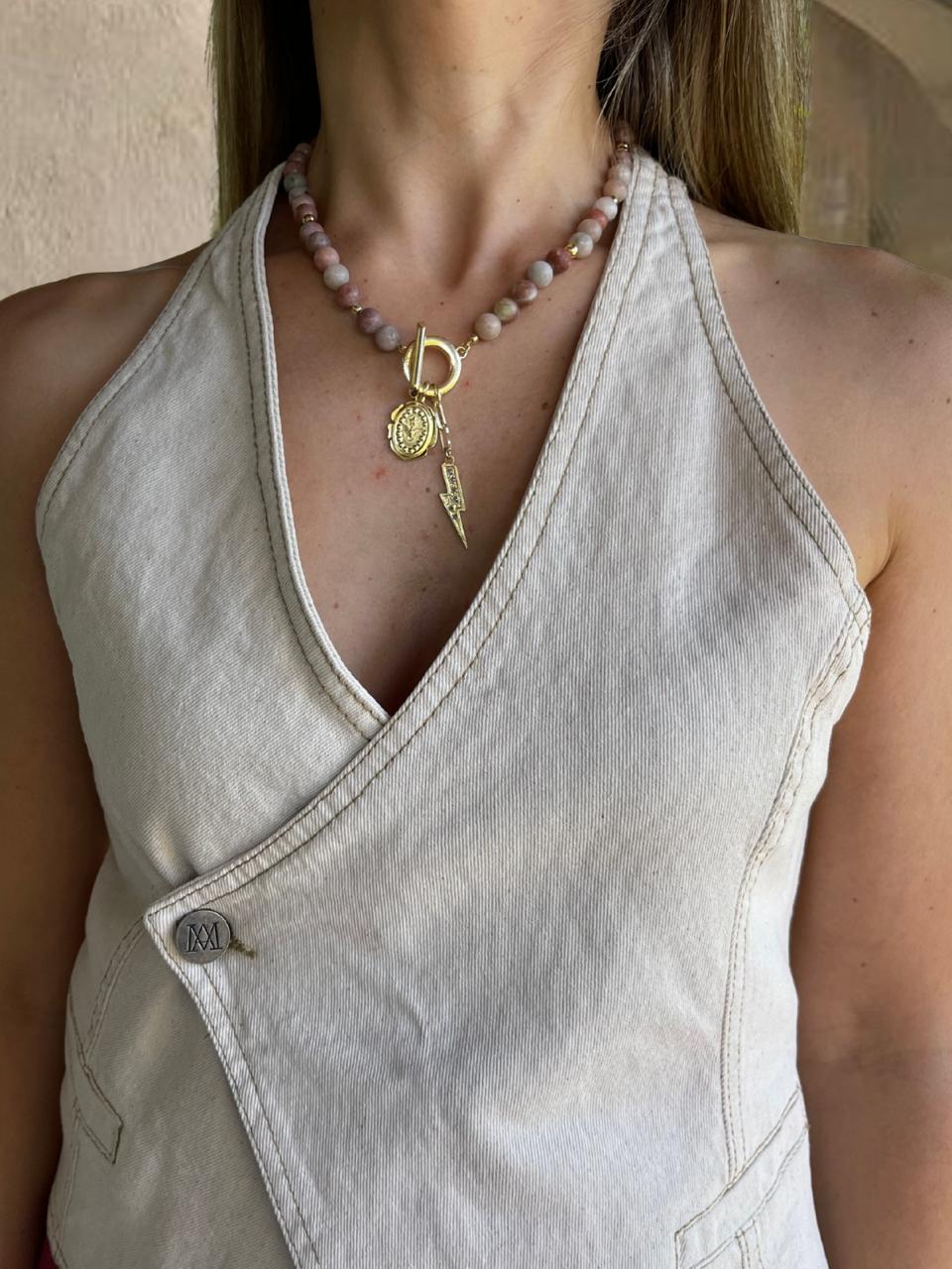 Collar amuletos